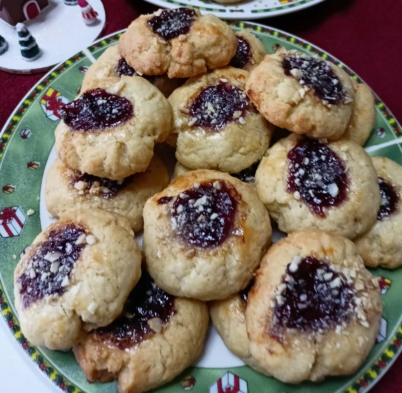 Serinakaker thumbprint cookies image
