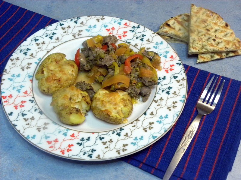 Smashed potatoes with chicken livers image 