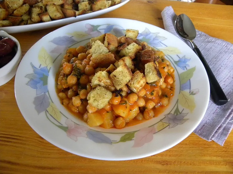 revithosoupa chickpea soup image