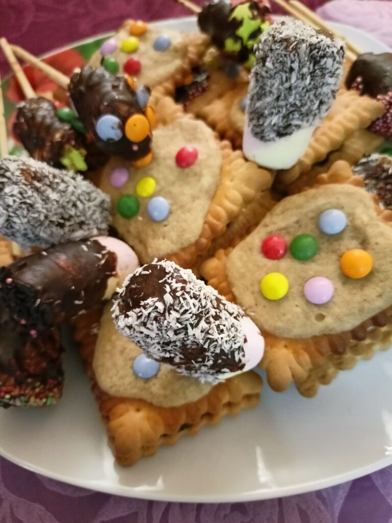 sandwiched biscuits image