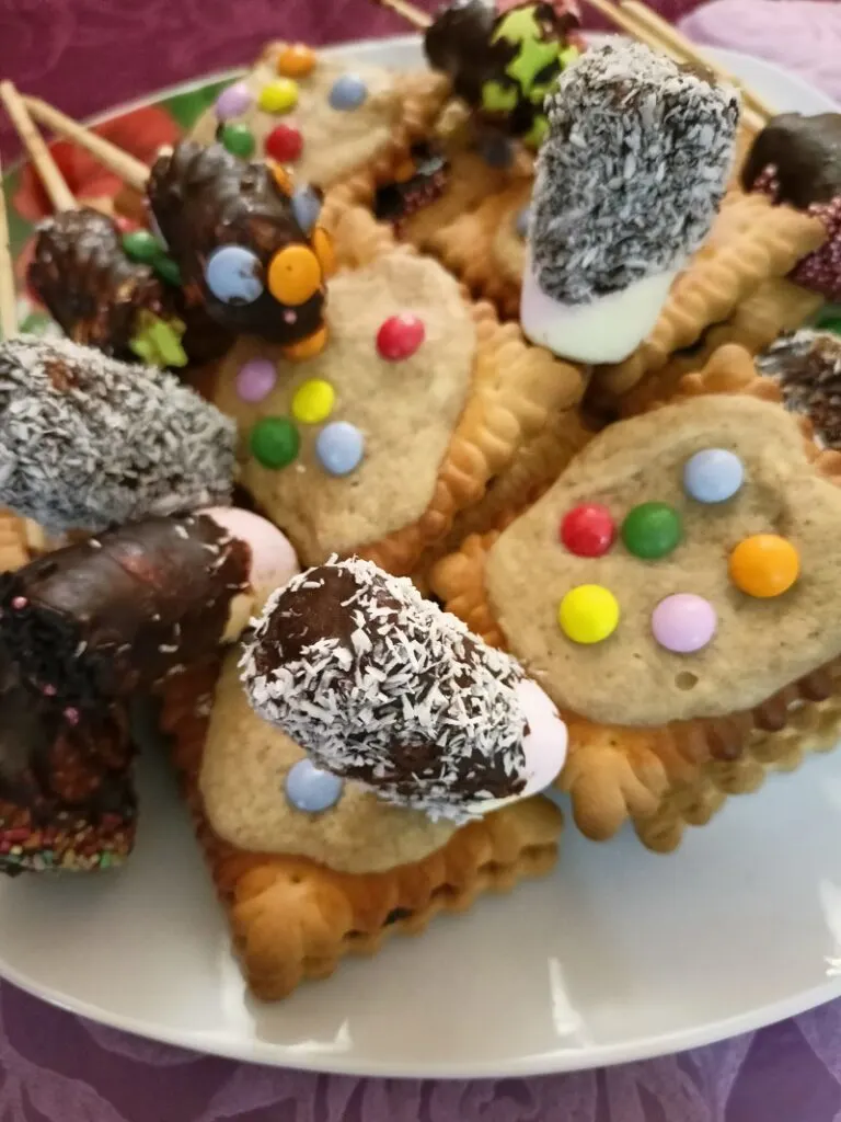 sandwiched biscuits image