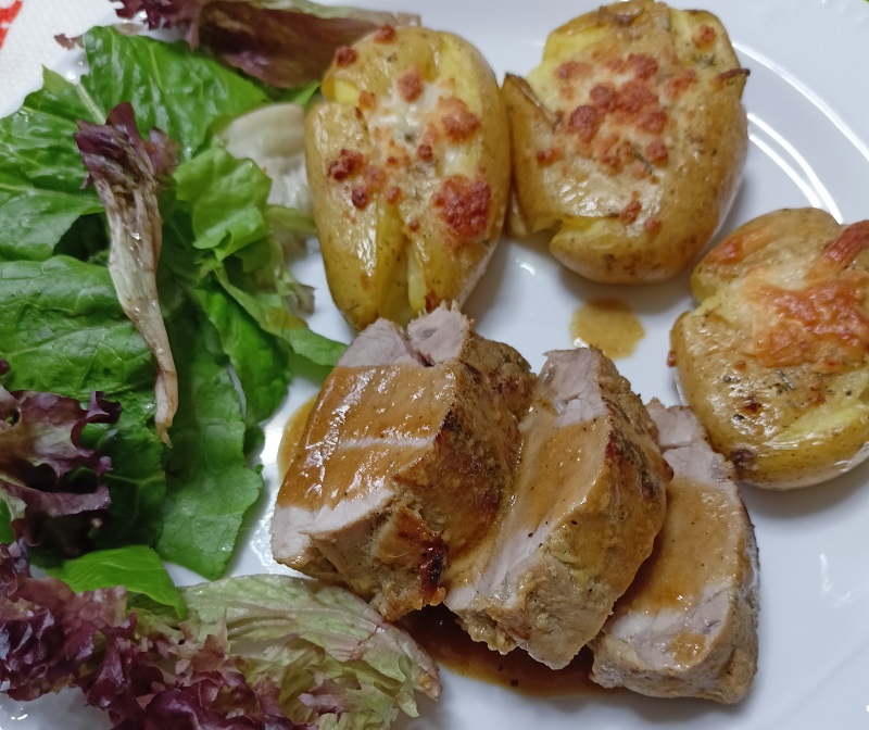 smashed potatoes with pork tenderloin image