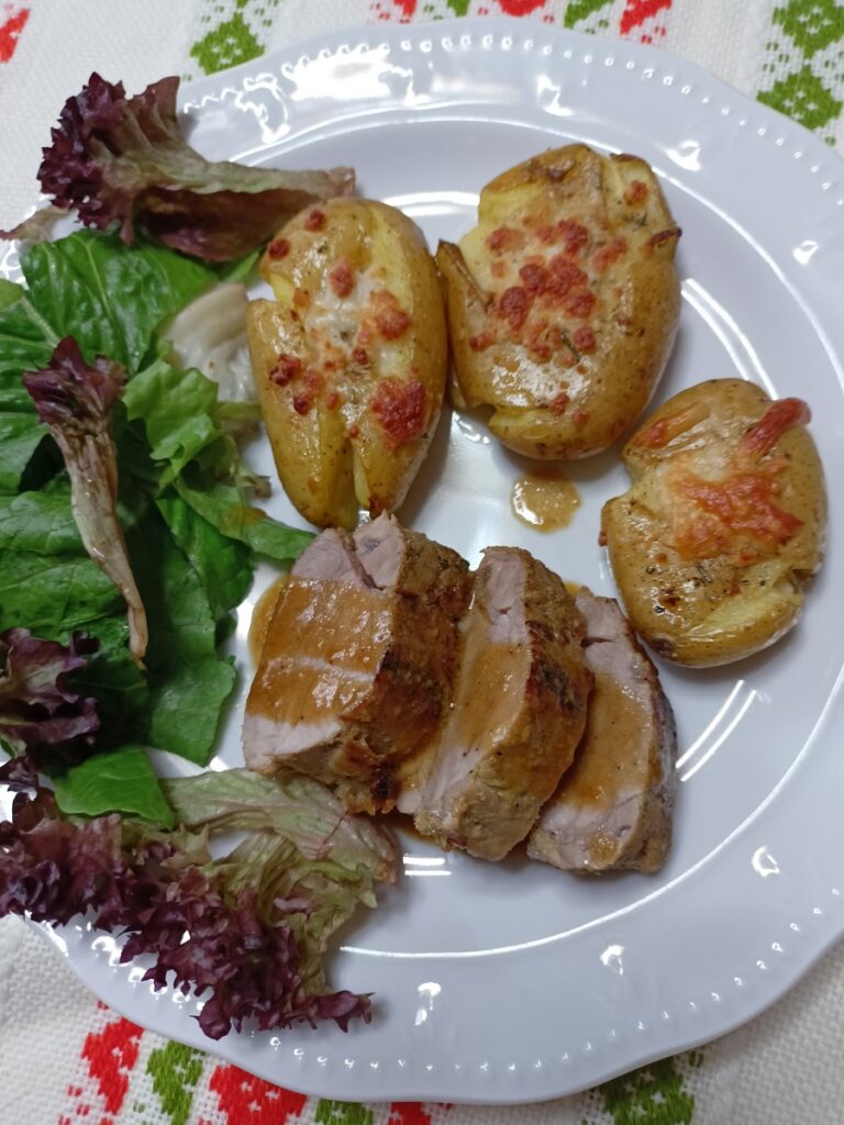pork tenderloin cut and served picture.