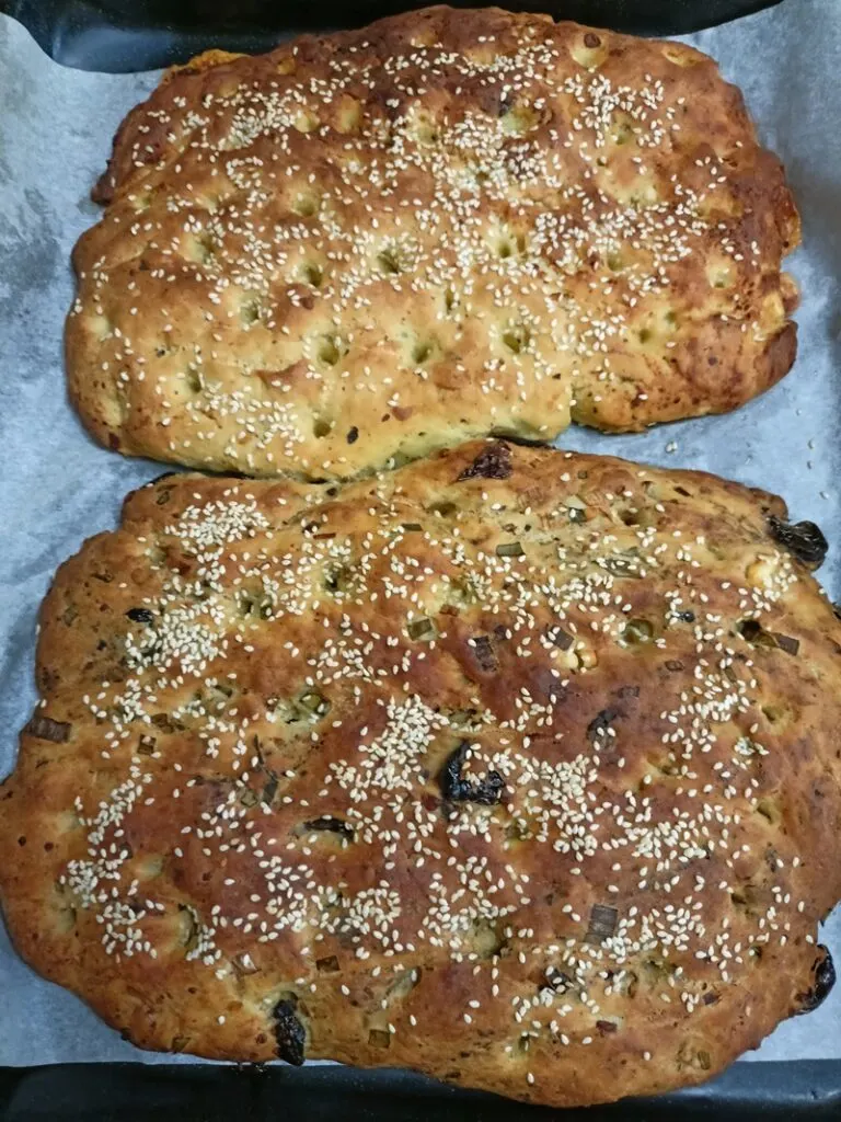 Eliopsomo and Tyropsomo baked image