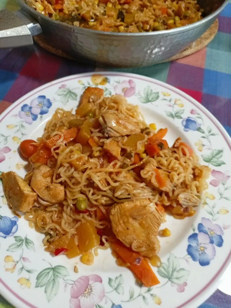 Chicken stir fry with noodles image
