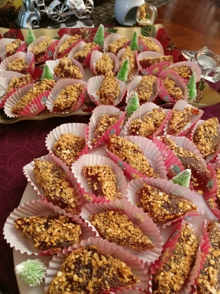 Kydonopasto with almonds picture