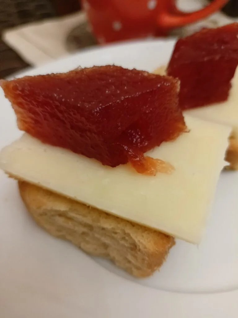 Kydonopasto with cheese image