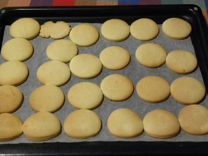 Round alfajores cookies image