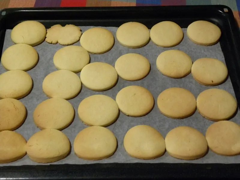 Round alfajores cookies image