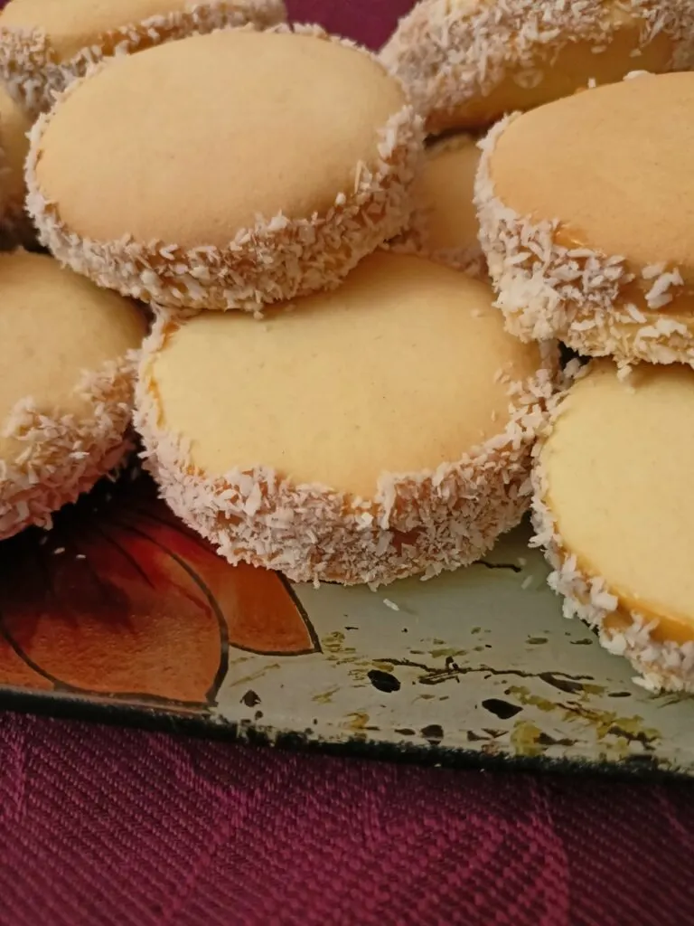 Round alfajores image